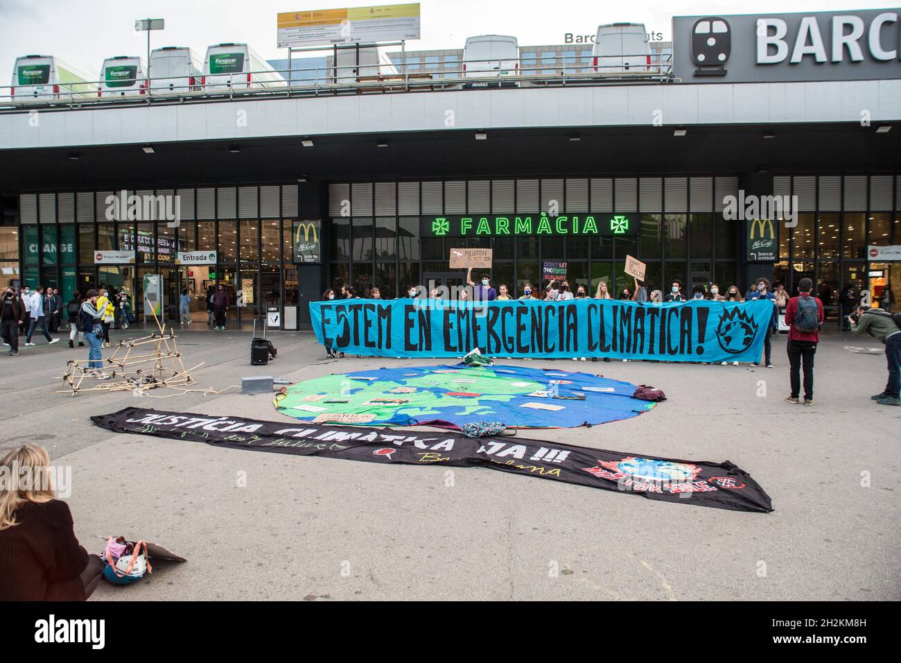 Barcelona, Spain. 22nd Oct, 2021. Banners laying on the ground in front of Barcelona Sants railway station during the demonstration.The Friday For Future movement in Barcelona has called a demonstration in front of Barcelona Sants, the main railway station in the city, for the United Nations Conference on Climate Change of 2021, COP26, in which they affirm the majority of proposals for the recovery of mobility after Covid-19 are based on false solutions, such as electric and hydrogen cars. Credit: SOPA Images Limited/Alamy Live News Stock Photo