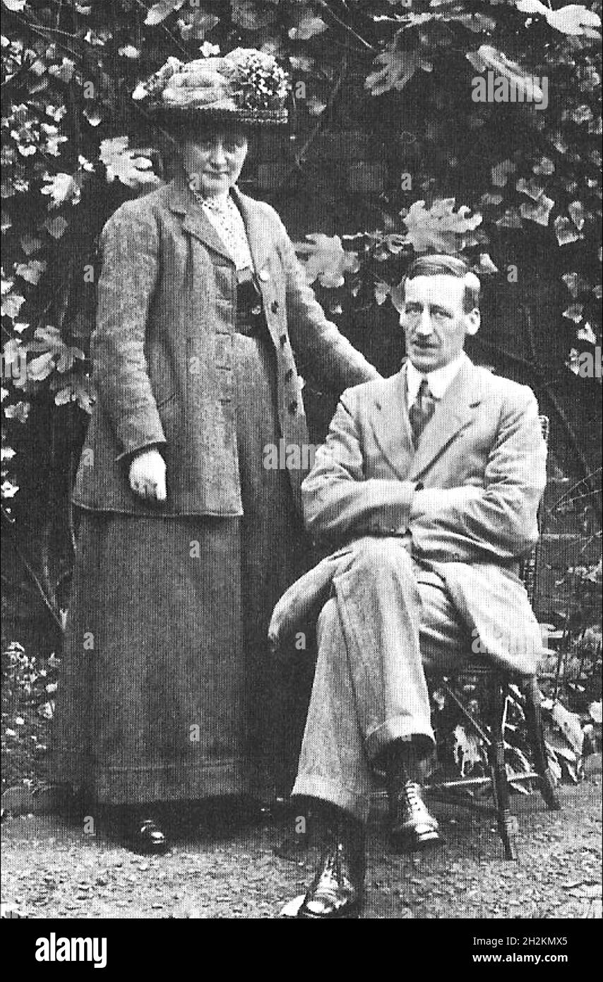 BEATRIX POTTER (1866-1943) English writer and naturalist with her husband William Heelis in 1913 Stock Photo