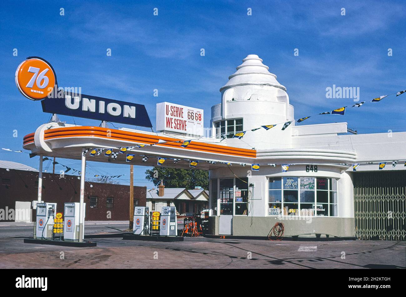 Union 76 gas station, Tucson, Arizona, USA, John Margolies Roadside