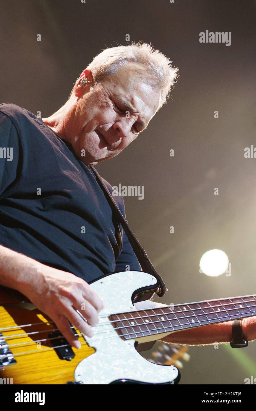 madrid-spain-22nd-oct-2021-singer-david-summers-of-the-music-band