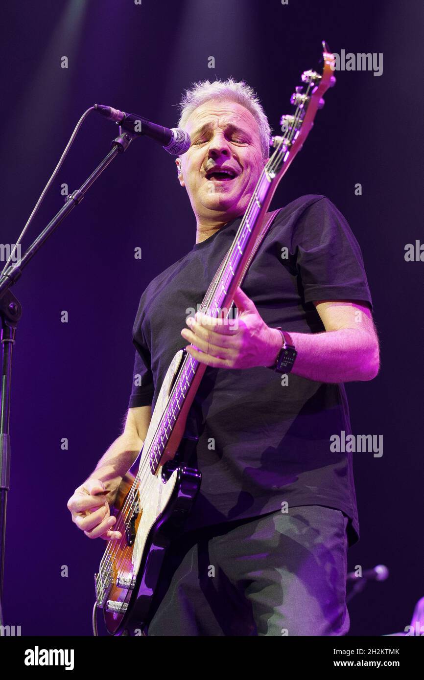 hombres-g-hi-res-stock-photography-and-images-alamy