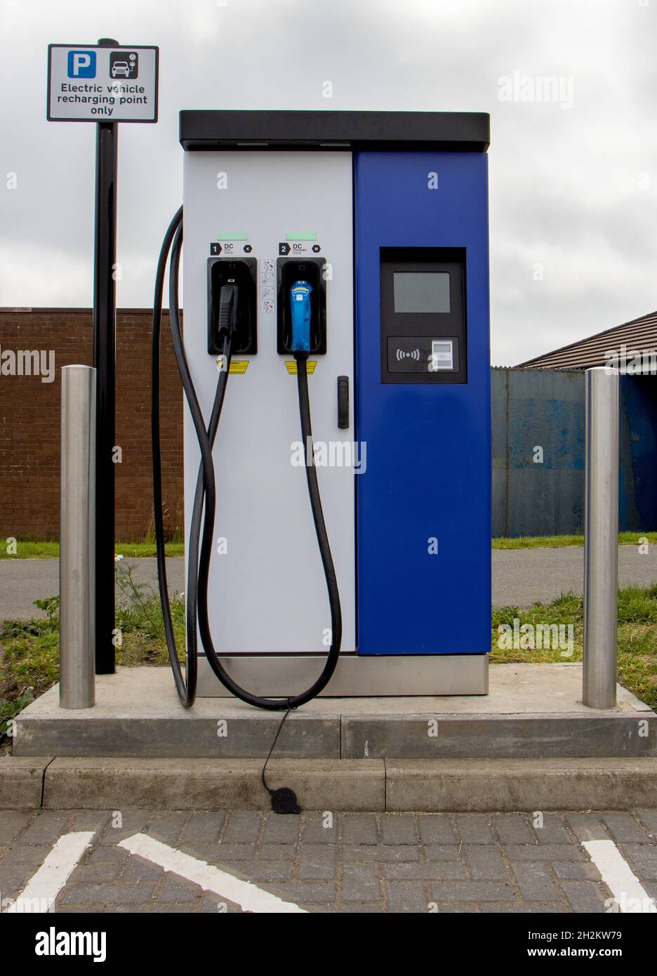 Electric car charging point Stock Photo Alamy