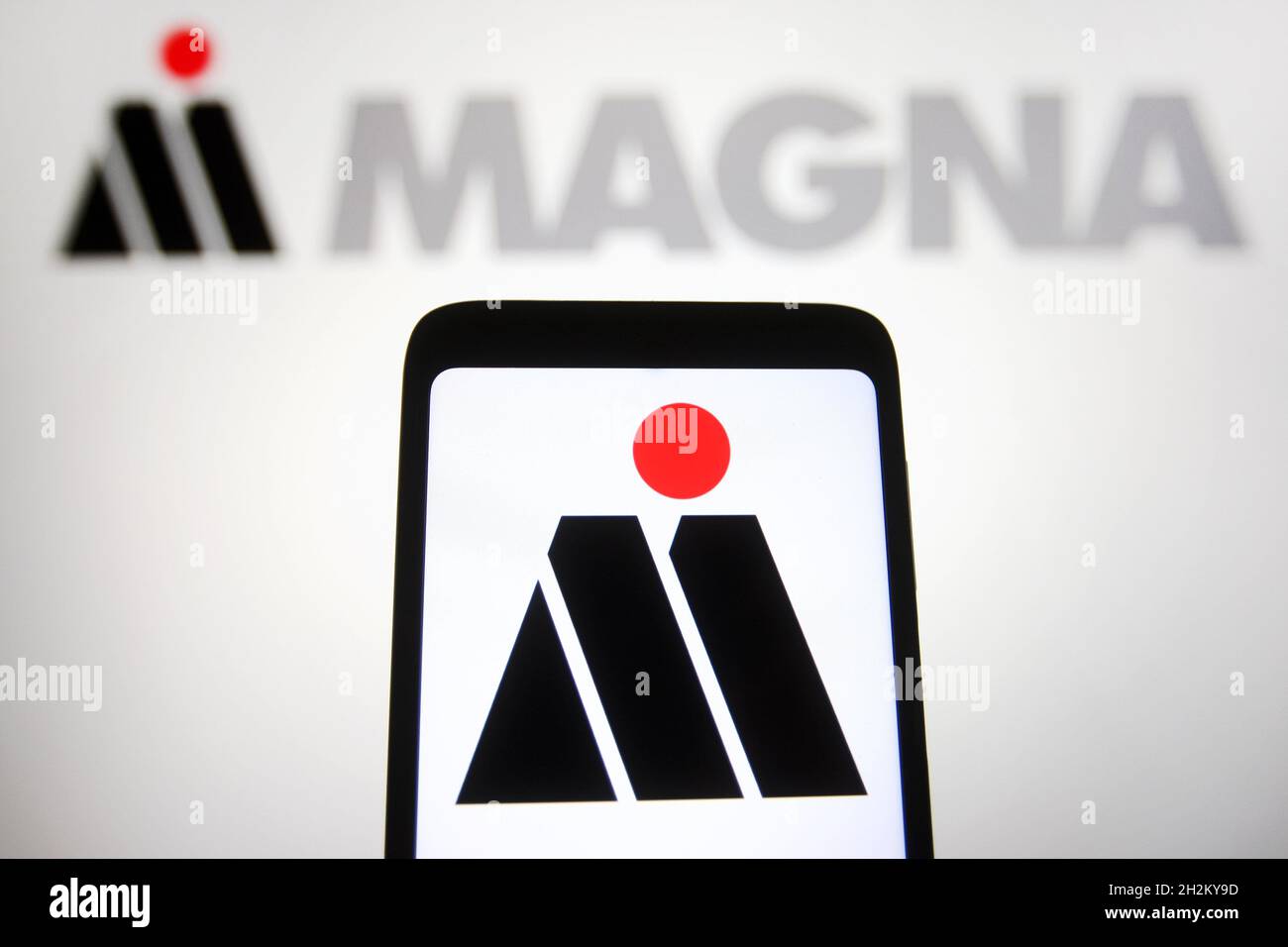 Magna Powertrain Logo
