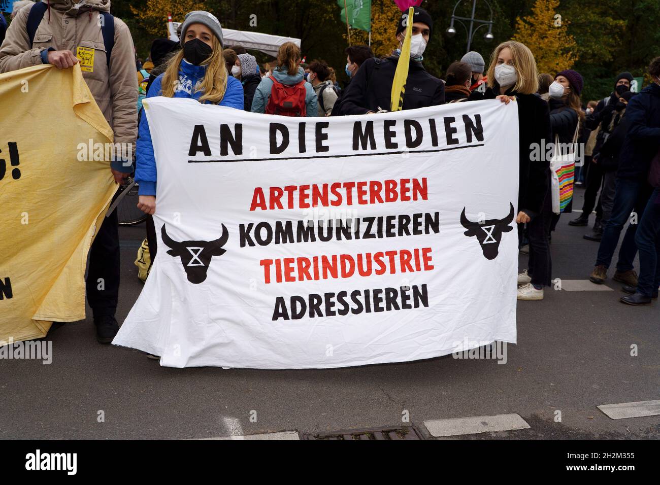 Berlin, Germany. 22nd Oct, 2021. Climate demonstration in Berlin. Thousands of people rallied at Berlin's iconic Brandenburg Gate, carrying banners calling on the next German government to place greater emphasis on tackling climate change. (Photo by Beata Siewicz/Pacific Press) Credit: Pacific Press Media Production Corp./Alamy Live News Stock Photo