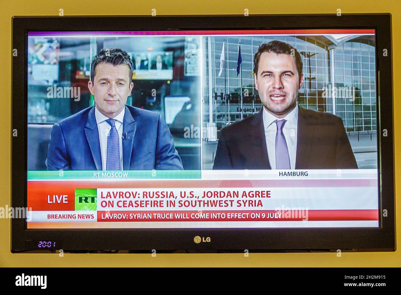 Porto Portugal,television screen tv monitor flat panel,RT Russia Today program,channel breaking Syrian ceasefire news reporter man male Stock Photo