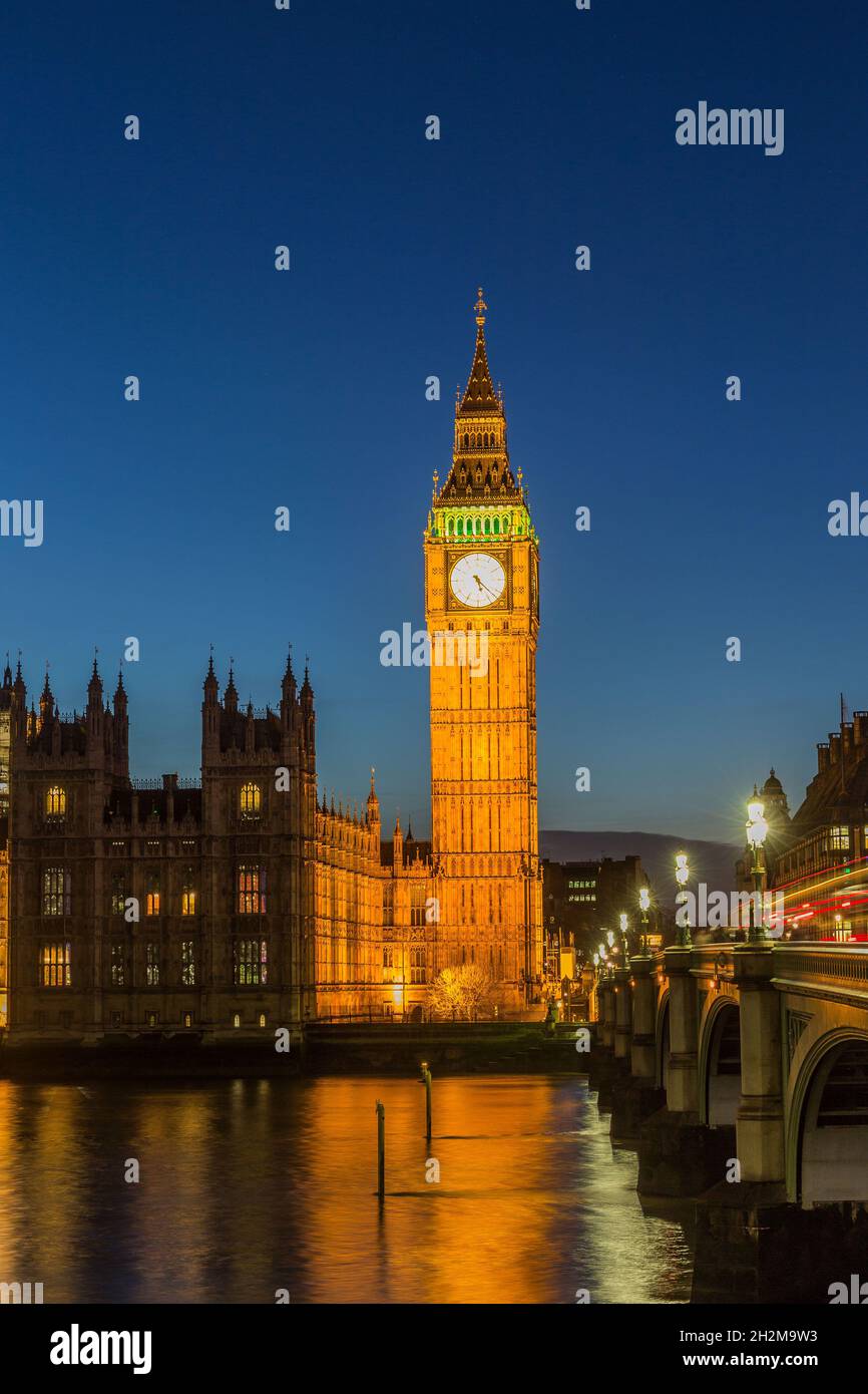 UNITED KINGDOM, LONDON, WESTMINSTER BRIDGE, PALACE OF WESTMINSTER AND ...