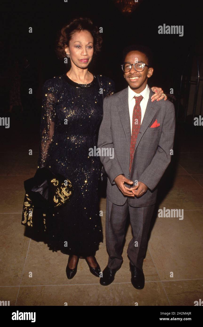 Altovise Davis and son Manny Davis April 1991 Credit: Ralph Dominguez/MediaPunch Stock Photo - Alamy