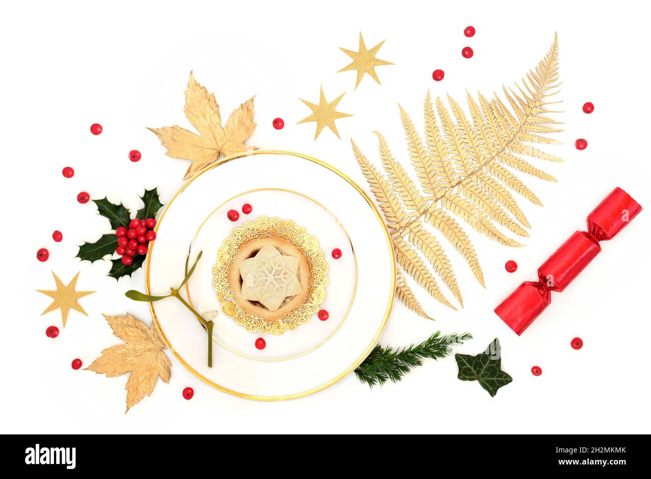 Luxury Christmas mince pie on a plate with gold leaves, stars, winter ...