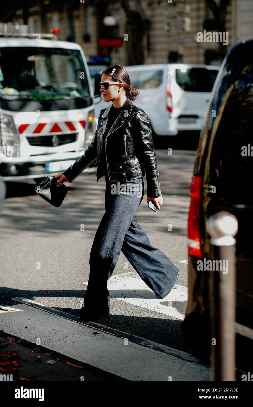Street style, arriving at Miu Miu Spring Summer 2022 show, held at Palais  Iena, Paris, France, on October 5, 2021. Photo by Marie-Paola  Bertrand-Hillion/ABACAPRESS.COM Stock Photo - Alamy