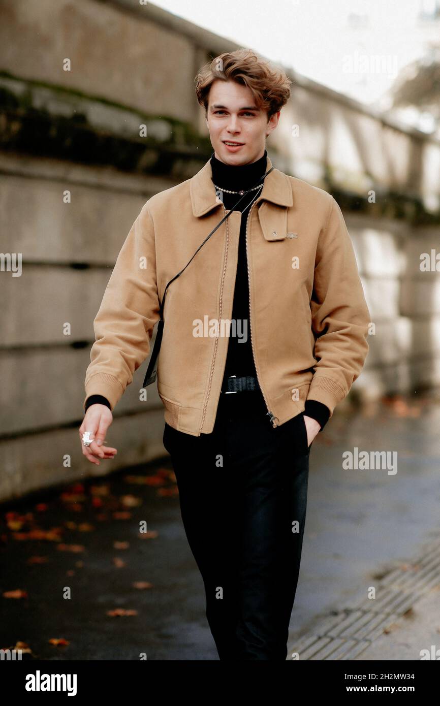 Street style, Nils Kuesel arriving at Lacoste Spring Summer 2022 show, held  at Palais de Tokyo, Paris, France, on October 5, 2021. Photo by Marie-Paola  Bertrand-Hillion/ABACAPRESS.COM Stock Photo - Alamy