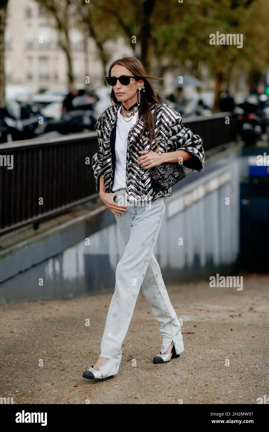 Street style, Loulou de Saison arriving at Chanel Spring Summer 2022 show,  held at Grand Palais Ephemere, Paris, France, on October 5, 2021. Photo by  Marie-Paola Bertrand-Hillion/ABACAPRESS.COM Stock Photo - Alamy