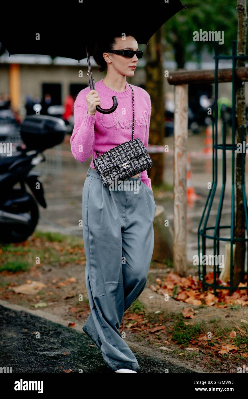 Street style, Mary Leest arriving at Chanel Spring Summer 2022 show