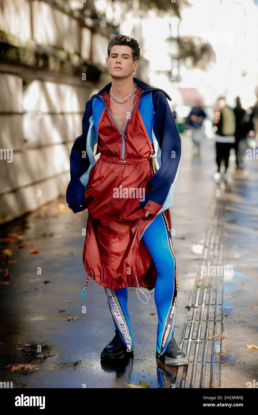 Street style, Raphael Say arriving at Lacoste Spring Summer 2022 show, held  at Palais de Tokyo, Paris, France, on October 5, 2021. Photo by Marie-Paola  Bertrand-Hillion/ABACAPRESS.COM Stock Photo - Alamy