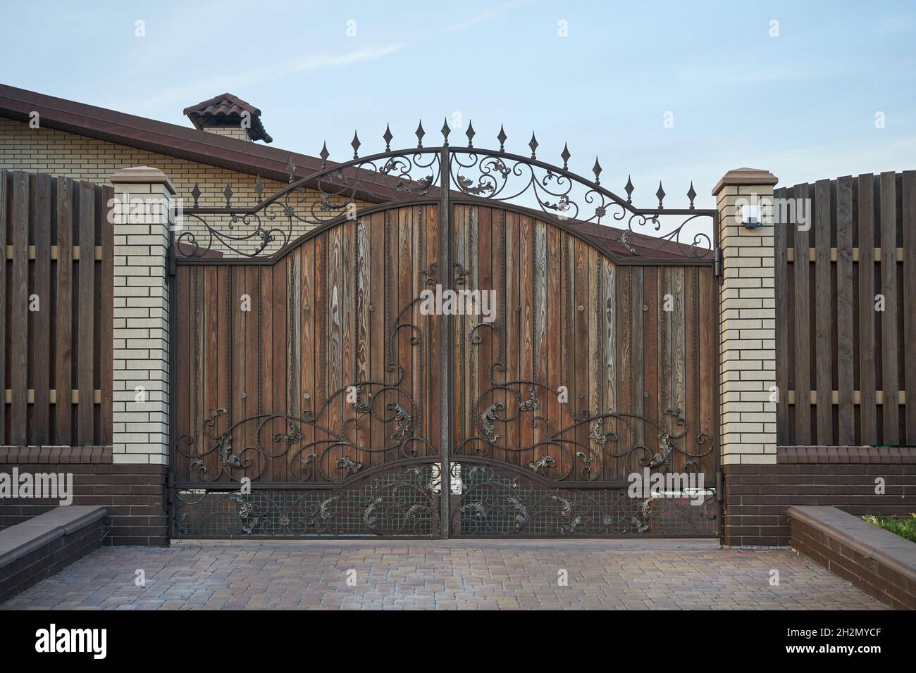 Private Metal Gates And Fence With Wooden Planks Stock Photo - Alamy