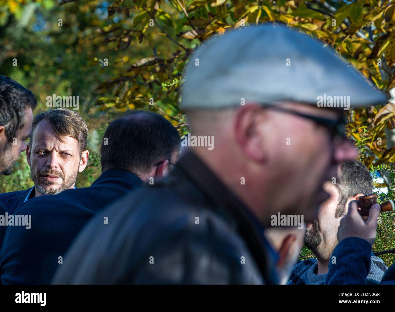 Western Pomerania, Germany. 23rd Oct, 2021. Western Pomerania, Germany. 23rd Oct, 2021. 23 October 2021, Mecklenburg-Western Pomerania, Grevesmühlen: Nikolaus Kramer (back), parliamentary group leader of the AfD in the state parliament of Mecklenburg-Western Pomerania, watches AfD member Thomas Kerl (front) in front of the conference building before the start of the AfD state party conference. Kerl had published a video on his Facebook page claiming that there were rumors of 'wildest parties' in rooms of the AfD faction in the state parliament and in the plenary hall. The AfD Mecklenburg-Weste Stock Photo