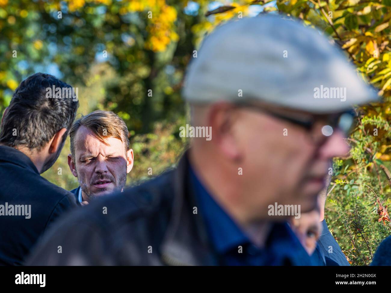 Western Pomerania, Germany. 23rd Oct, 2021. Western Pomerania, Germany. 23rd Oct, 2021. 23 October 2021, Mecklenburg-Western Pomerania, Grevesmühlen: Nikolaus Kramer (back), parliamentary group leader of the AfD in the state parliament of Mecklenburg-Western Pomerania, watches AfD member Thomas Kerl (front) in front of the conference building before the start of the AfD state party conference. Kerl had published a video on his Facebook page claiming that there were rumors of 'wildest parties' in rooms of the AfD faction in the state parliament and in the plenary hall. The AfD Mecklenburg-Weste Stock Photo