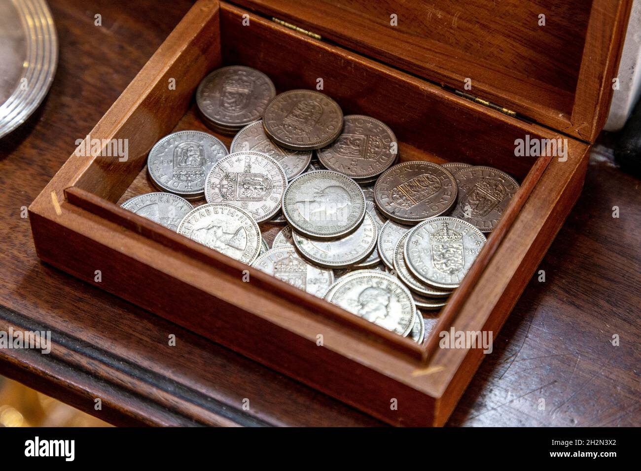 Coin shop hi-res stock photography and images - Alamy