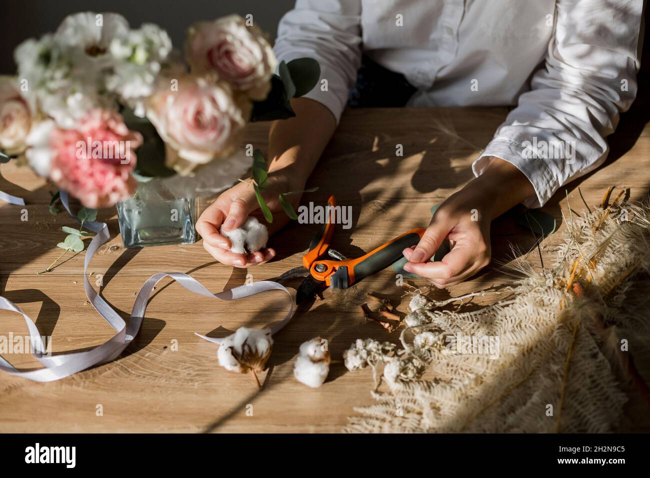 Woman cotton hi-res stock photography and images - Alamy