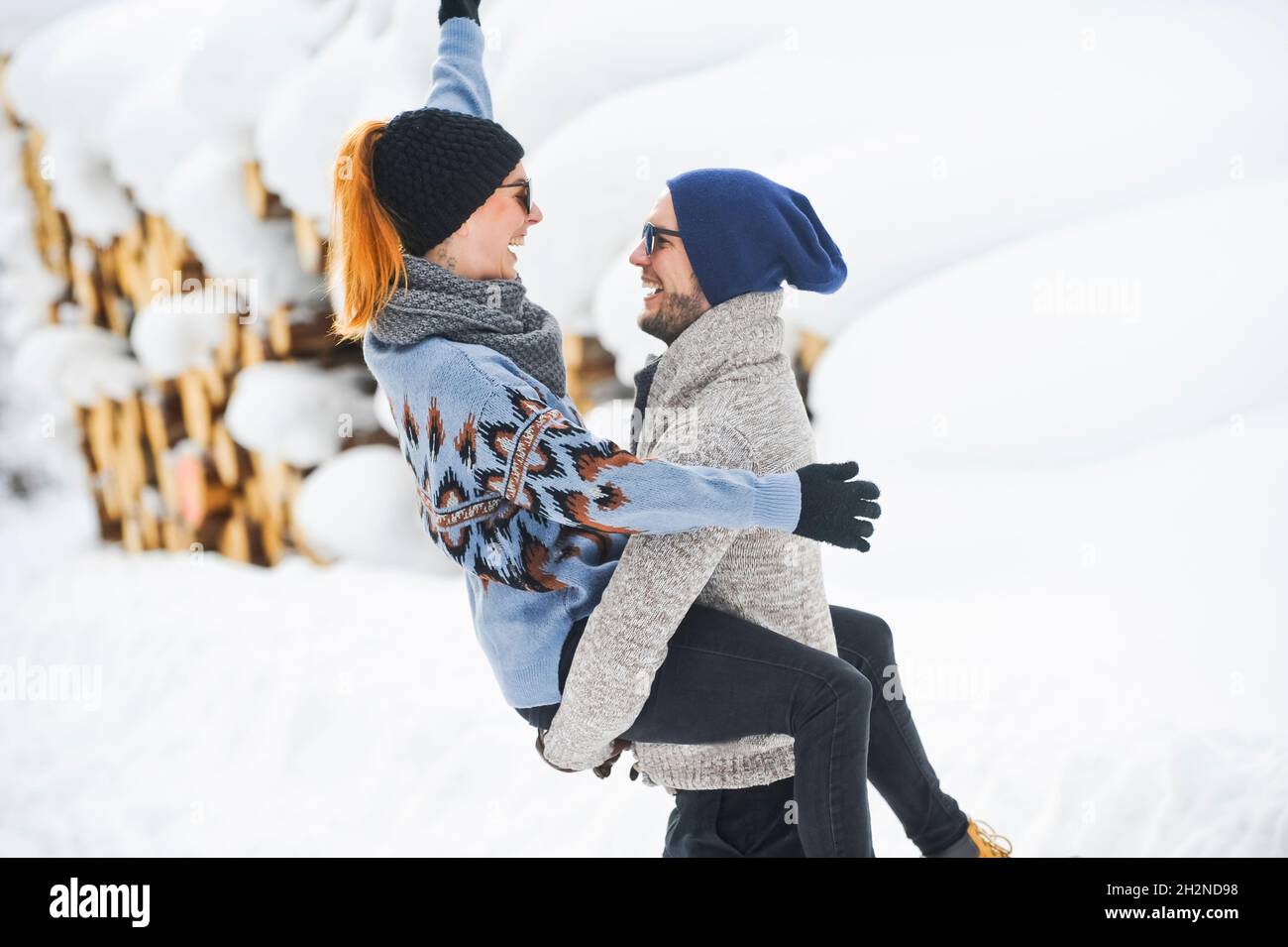 Man carrying woman romantic hi-res stock photography and images - Alamy