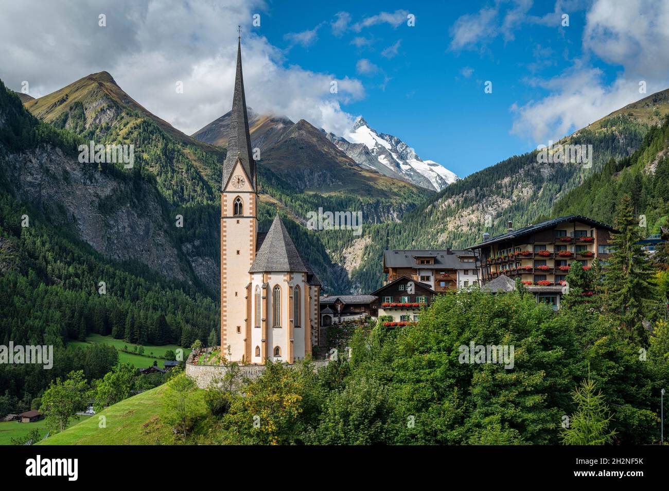 Austria, Carinthia, Heiligenblut am Grossglockner, Mountain village with Saint Vincent Church in center Stock Photo