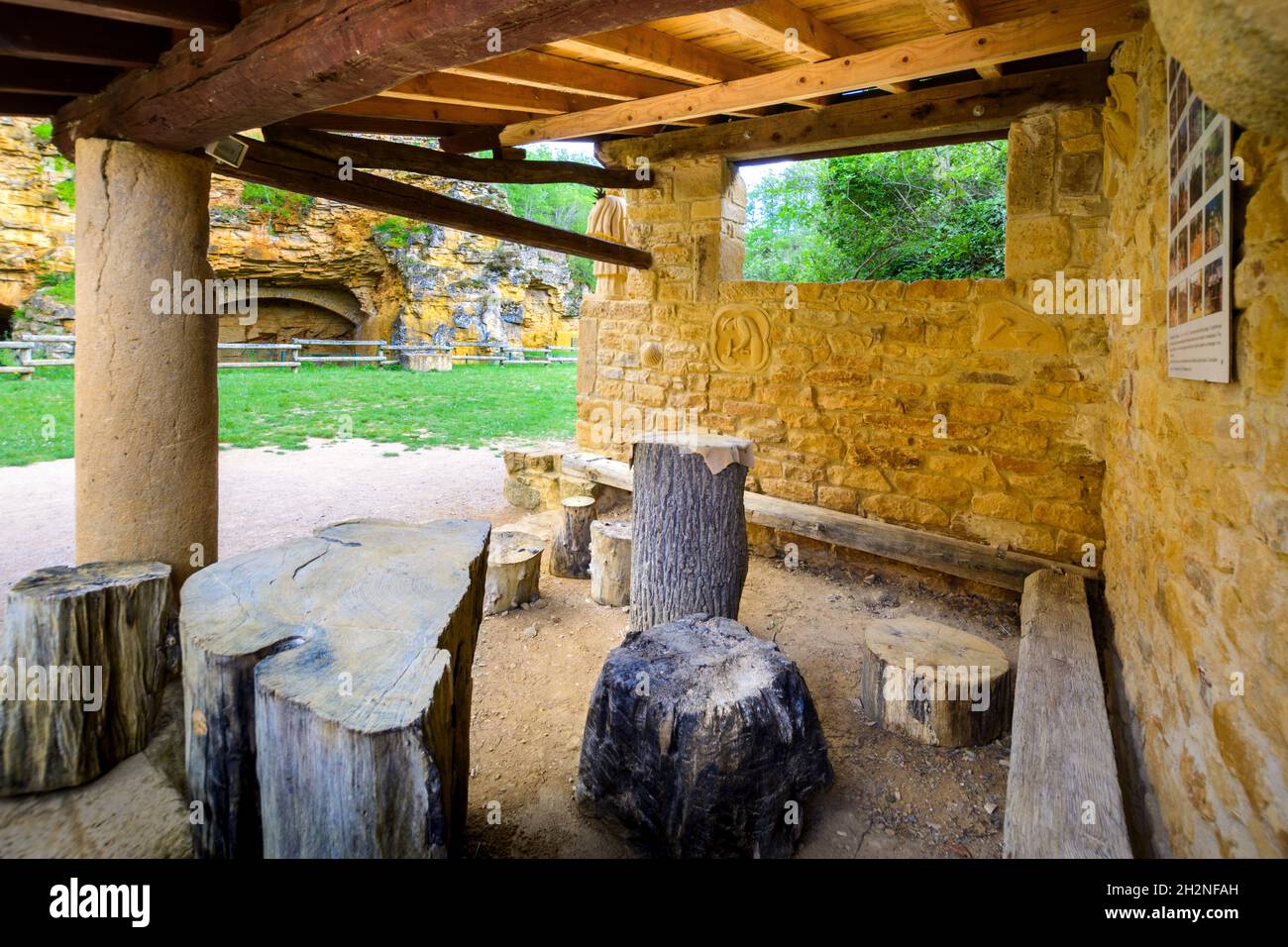 La carrière de Glay et ses maisons de tailleurs de pierres Stock Photo