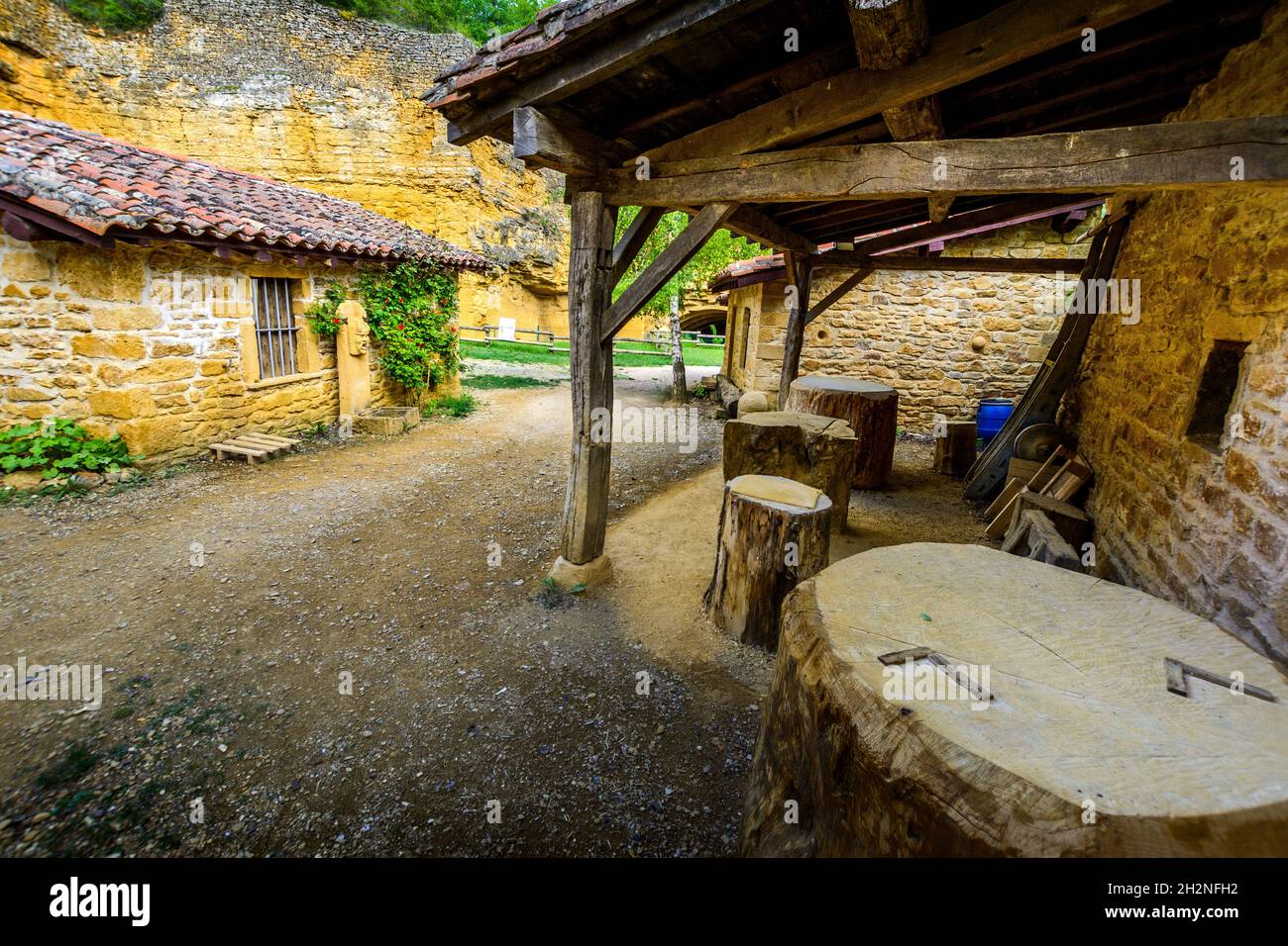 La carrière de Glay et ses maisons de tailleurs de pierres Stock Photo