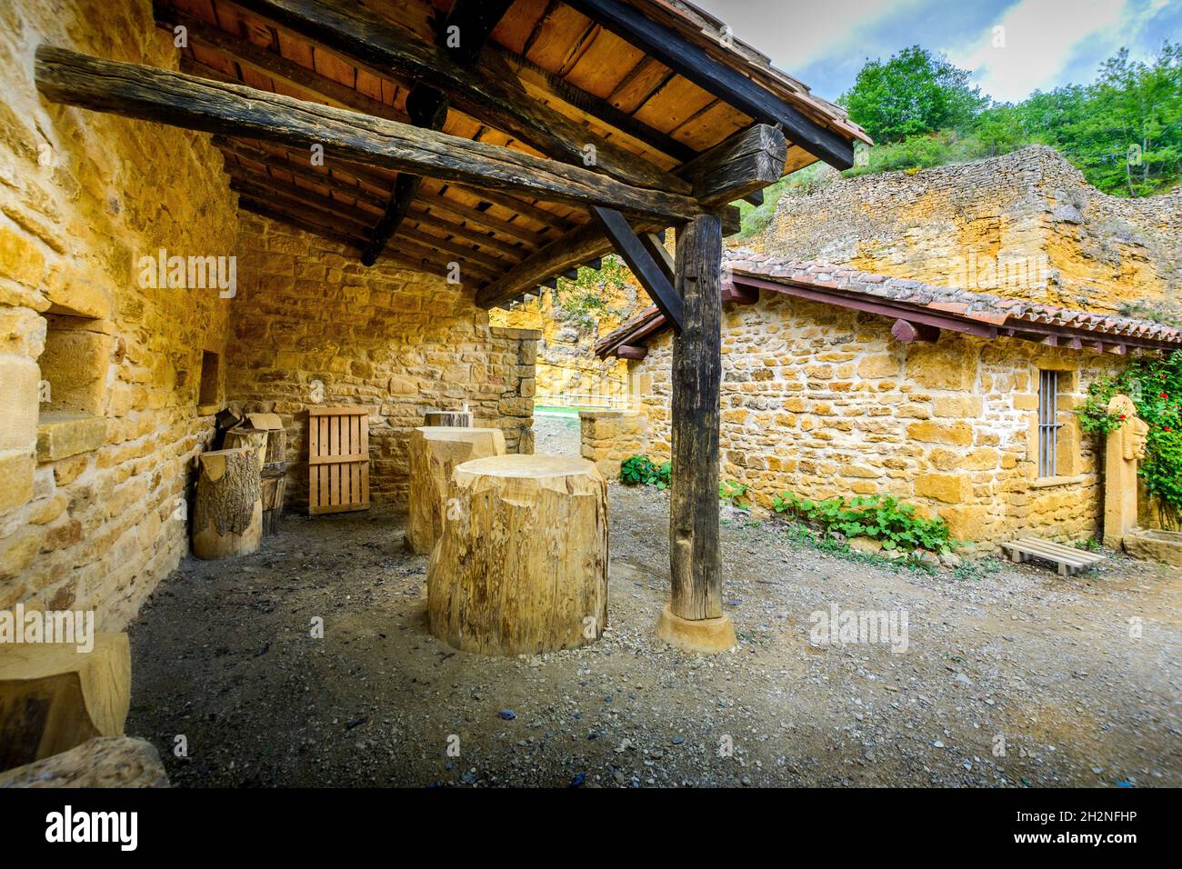 La carrière de Glay et ses maisons de tailleurs de pierres Stock Photo