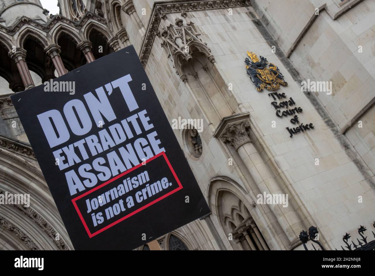 London, UK. 23rd Oct, 2021. LONDON, 23 OCTOBER 2021, Don't Extradite Assange Protest  days before US appeals Julian Assange extradition block at The Royal Courts of Justice Credit: Lucy North/Alamy Live News Stock Photo
