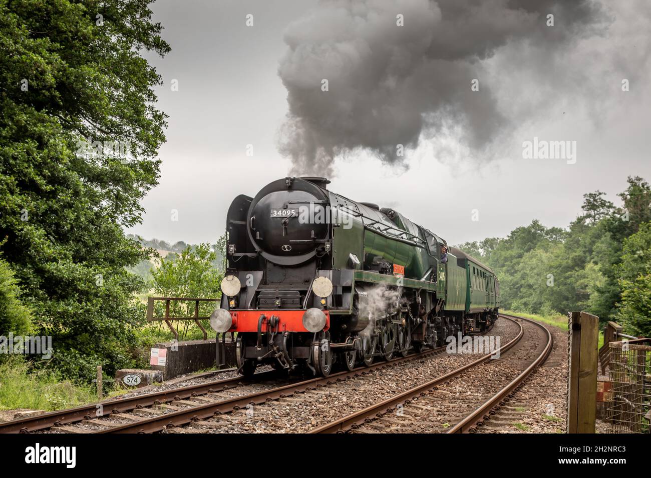 BR BoB class 4-6-2 No. 34053 'Sir Keith Park' (running as 34095 'Brentor') departs from Eridge on the Spa Valley Railway Stock Photo