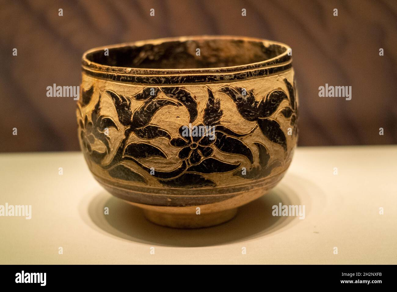 Brown glaze Tihua bowl. Western Xia（1038-1227） Stock Photo