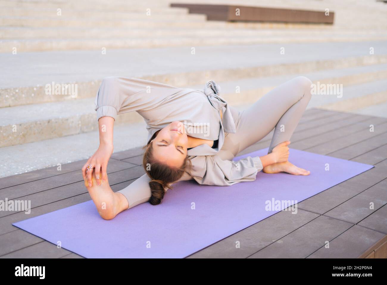 Yoga advanced hi-res stock photography and images - Page 5 - Alamy