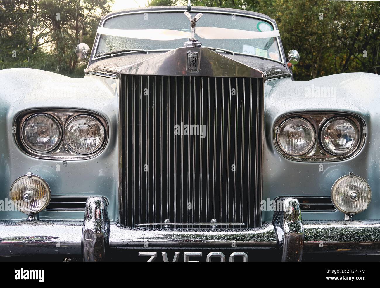 The Silver Rolls Royce Phantom  Absolute LimosAbsolute Limos