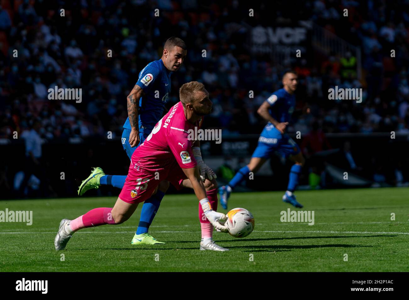Valencia, Spain. 23rd Oct, 2021. Jasper Cillessen in action during the Spanish La Liga, football match between Valencia CF and RCD Mallorca at Mestalla stadium in Valencia.(Final score; Valencia CF 2:2 RCD Mallorca) Credit: SOPA Images Limited/Alamy Live News Stock Photo