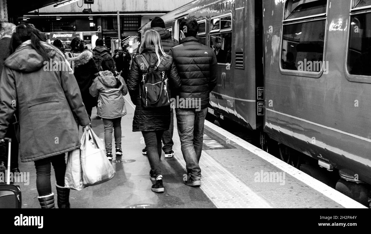 Anonymous Women And Men Passengers Leaving Or Disembarking A South Western Railway Train At Waterloo Station In London England UK Stock Photo