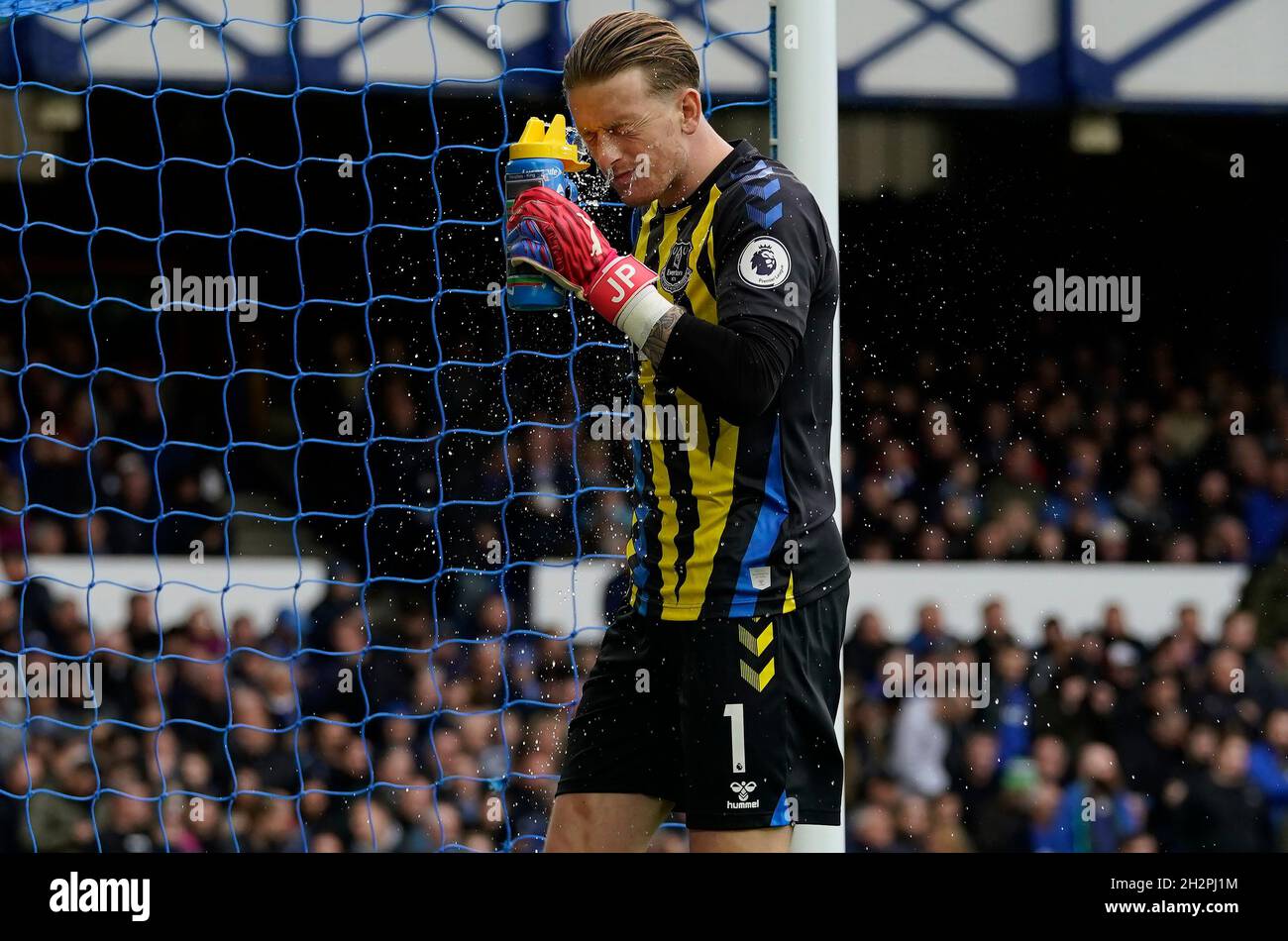 Liverpool, England, 23rd October 2021. Jordan Pickford of Everton squirts water on his face during the Premier League match at Goodison Park, Liverpool. Picture credit should read: Andrew Yates / Sportimage Stock Photo