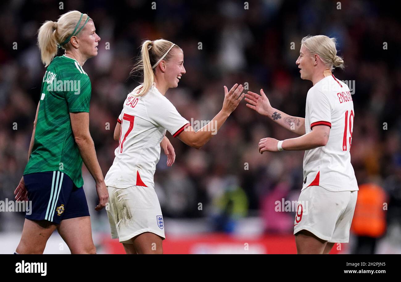 England's Beth Mead (centre) and Bethany England celebrate at the final
