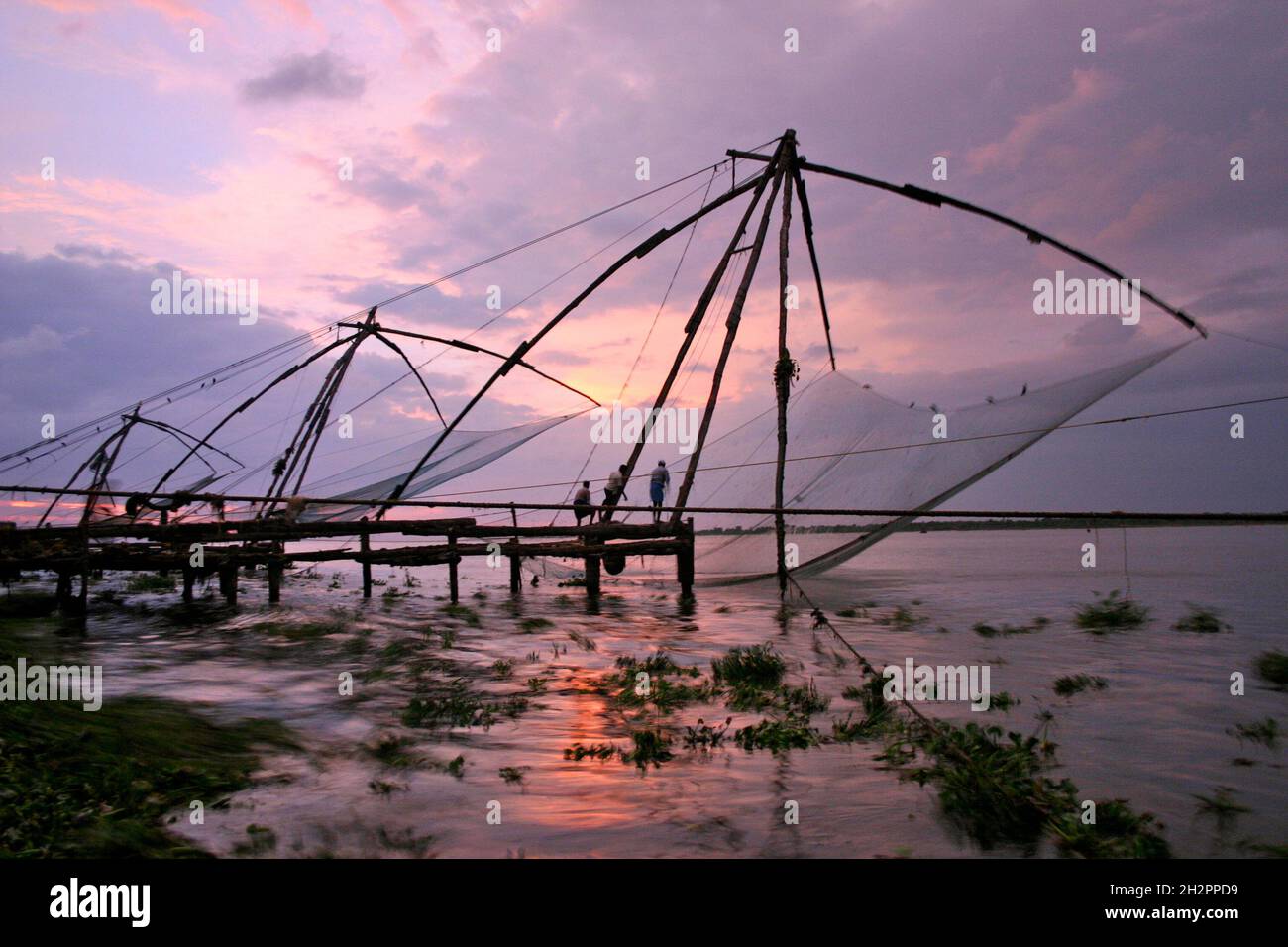 INDIA, KERALA, COCHIN, ERNAKULAM, KOCHI, CHINESE FISHING NETS Stock Photo Alamy