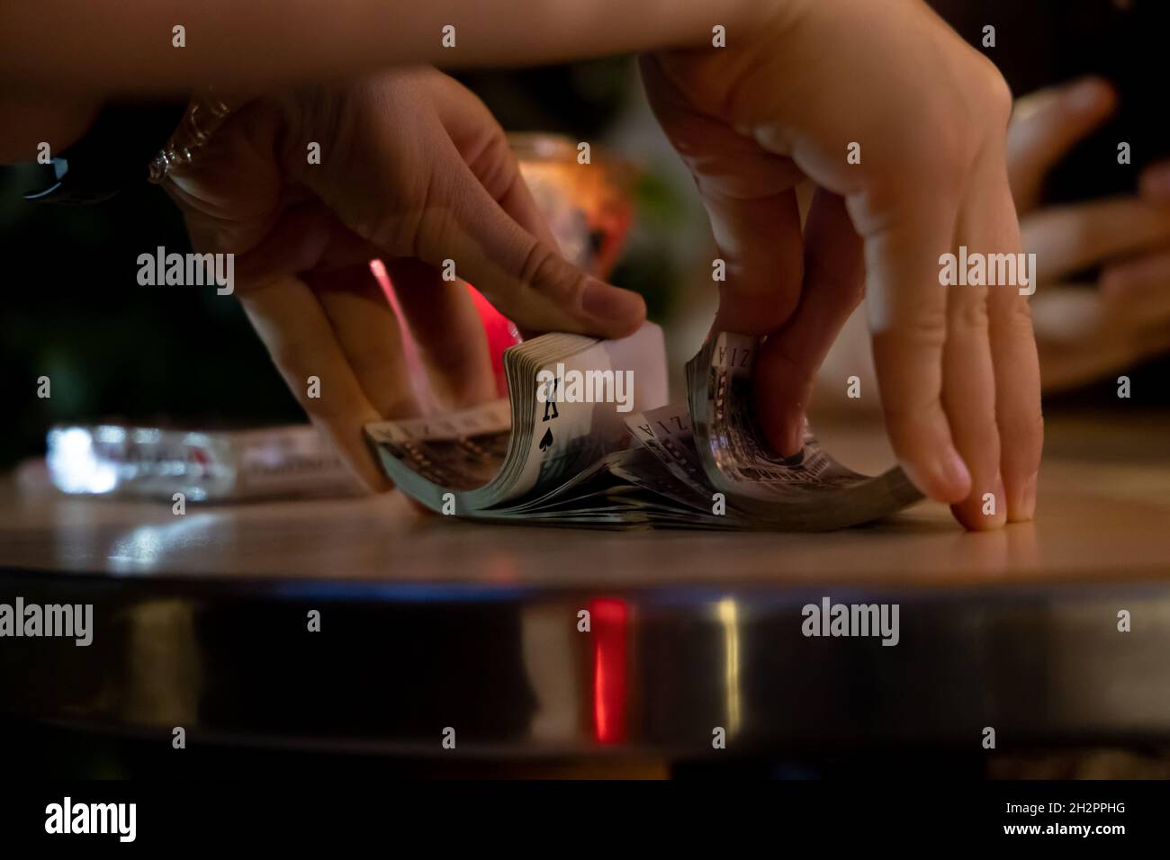 Shuffle shuffling cards game hi-res stock photography and images - Alamy