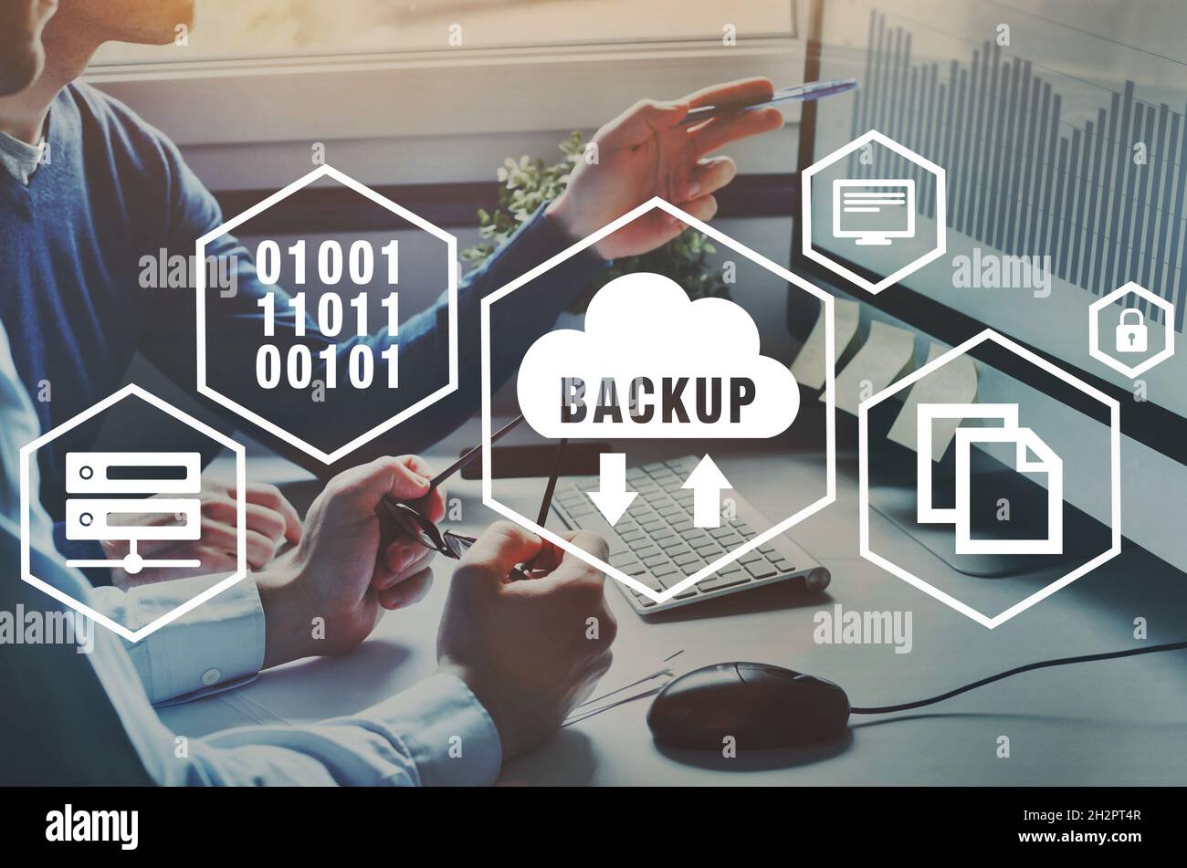 backup concept, safe data storage, diagram with icons Stock Photo - Alamy