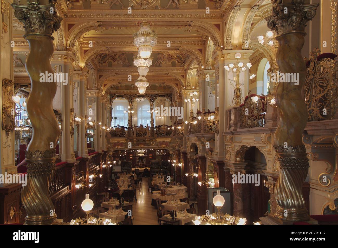 Ungarn, Budapest, New York Café, früher Café Hungária, Erzsébet Körút 9-11, Teil des Hotels New York Palace, erbaut 1891-1895 von Alajos Hauszmann | H Stock Photo