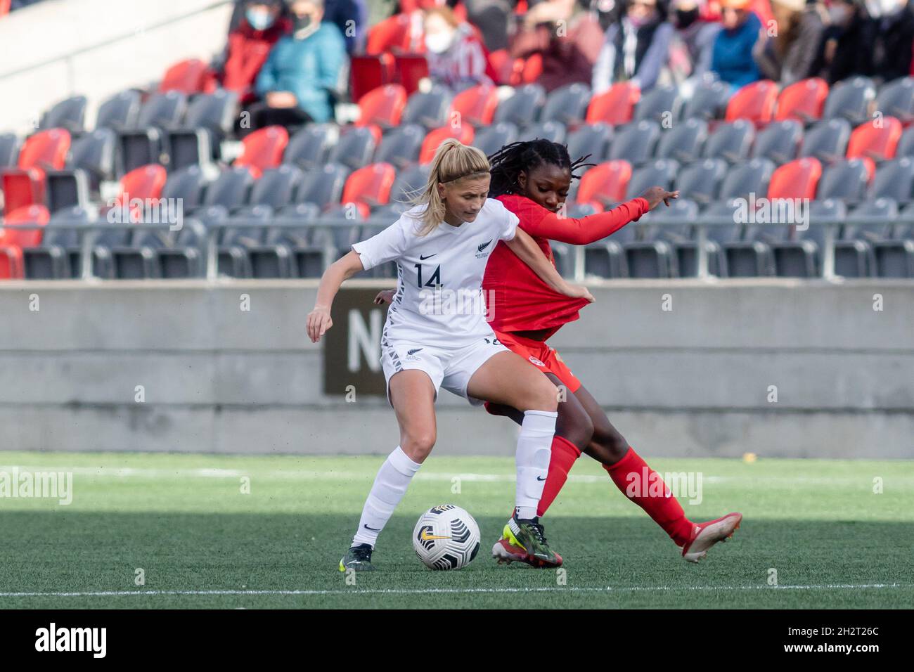 Ottawa, Canada, October 23, 2021: Katie Bowen (left) of Team New Zealand compete for the ball against Deanne Rose (right) of Team Canada during the Celebration Tour match at TD Place in Ottawa, Canada. Canada won the match 5-1. Stock Photo