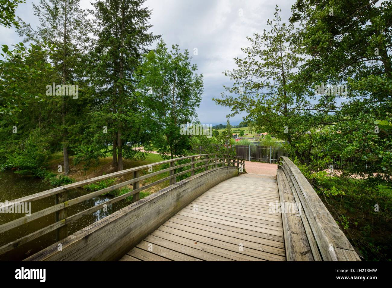 Promenade, sentiers, activités au Lac des Sapins, Cublize Stock Photo ...