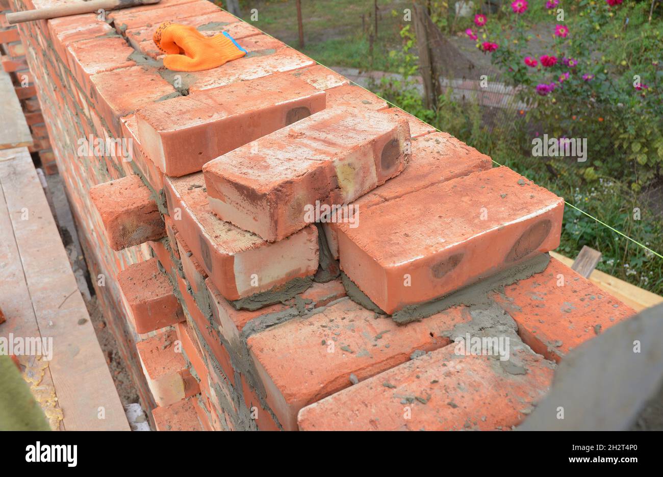 Bricklaying, Brickwork. Bricklaying Tips. How to build a brick wall