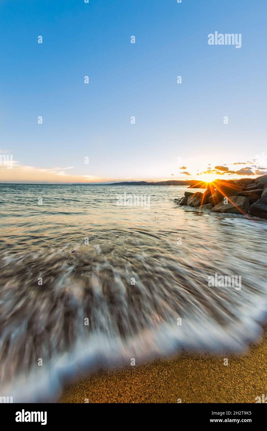 Saint Raphael PACA - France  Nikon D90 - 10,5mm Fisheye - Tripod  Coucher de soleil depuis la plage calme de Saint Raphael (Région PACA).  Sunset seen Stock Photo