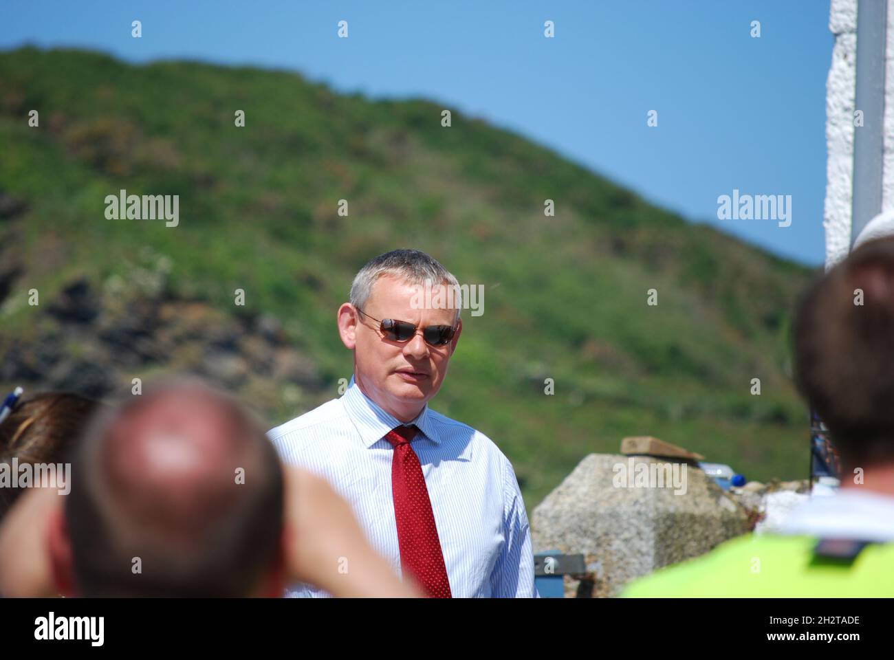 Martin Clunes on location at Port Isaac in Cornwall, filming the television series Doc Martin Stock Photo