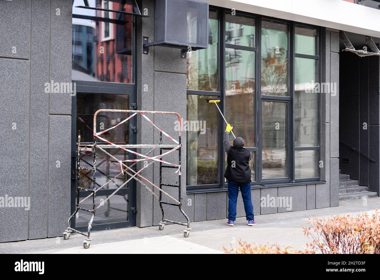 window cleaning apartment building complex Stock Photo Alamy