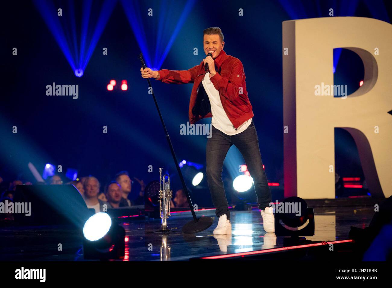 23 october 2021 north rhine westphalia dortmund eric philippi sings at the schlagerbooom 2021 alles funkelt everything glitters photo malte krudewig dpa stock photo alamy