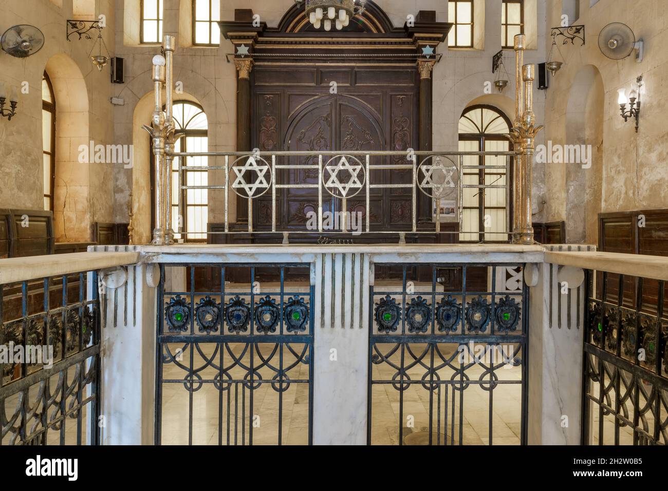 Altar of historic Jewish Maimonides Synagogue or Rav Moshe Synagogue with wooden entrance at the far end, Gamalia district, Cairo, Egypt Stock Photo