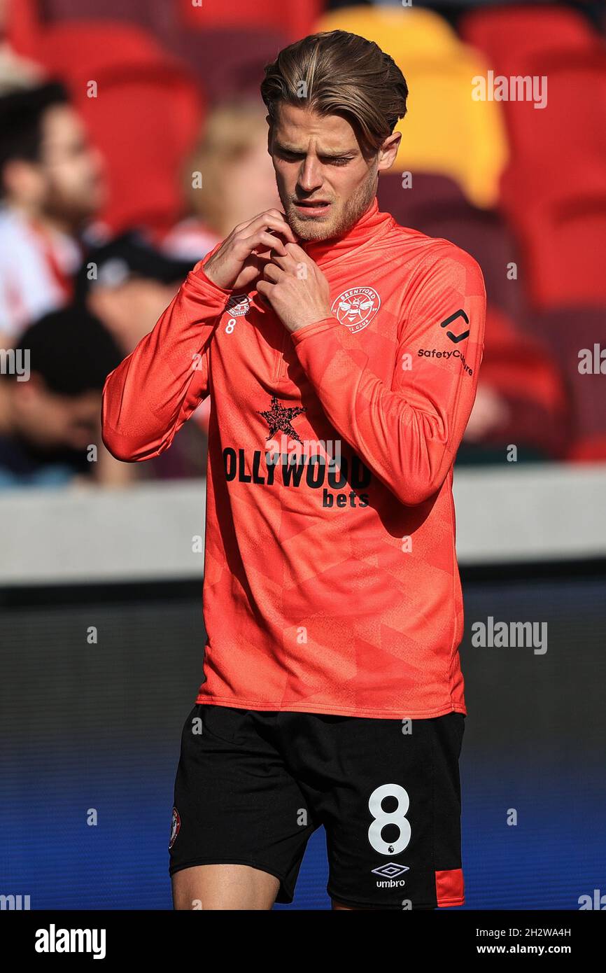 Mathias Jensen #8 of Brentford during the pre-game warmup  in London, United Kingdom on 10/24/2021. (Photo by Mark Cosgrove/News Images/Sipa USA) Stock Photo