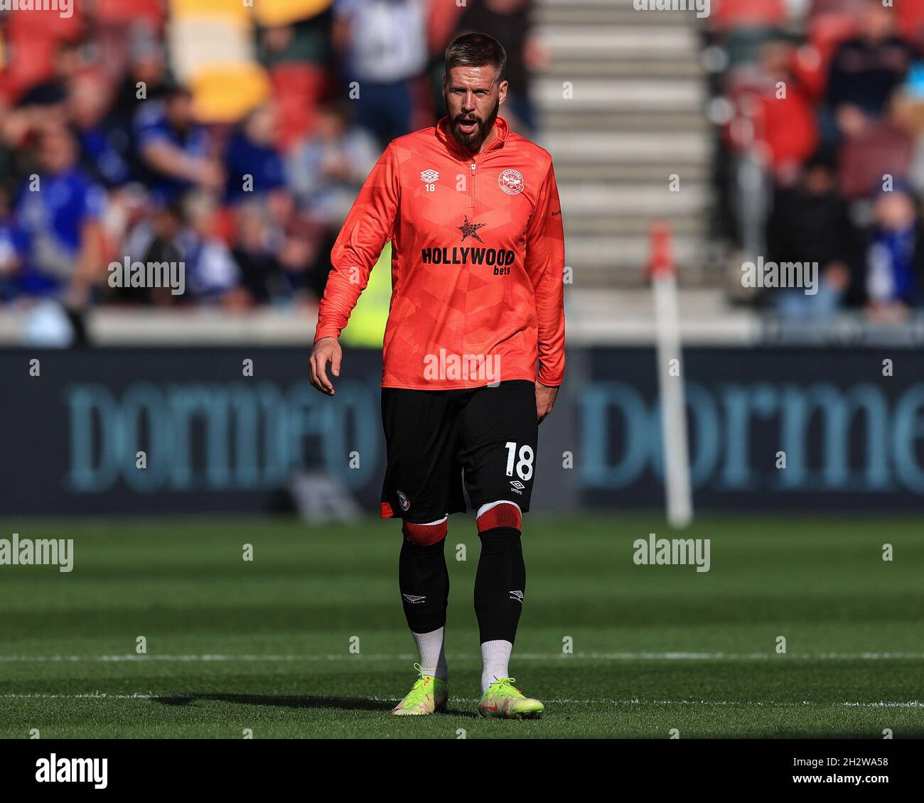 Pontus Jansson #18 of Brentford during the pre-game warmup  in London, United Kingdom on 10/24/2021. (Photo by Mark Cosgrove/News Images/Sipa USA) Stock Photo